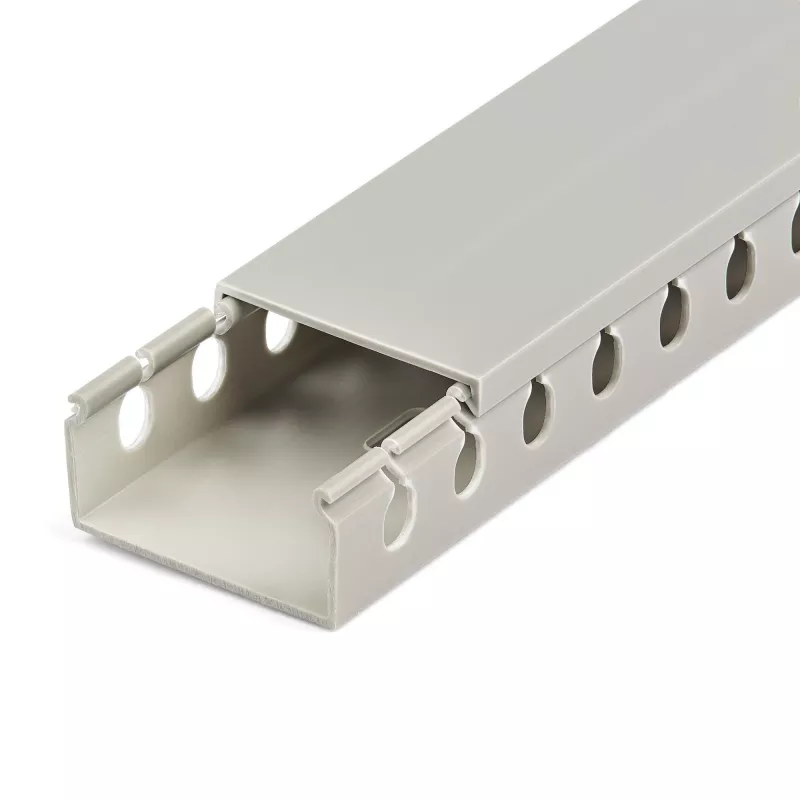 StarTech.com Canal de cabos com ranhuras abertas e tampa, 2 polegadas (50 mm) L x 1 polegada (25 mm) A – 2 m de comprimento – ranhuras de 8 mm, ocultação de cabos de rede/canal de parede em PVC, máx. 25 cabos, listado UL