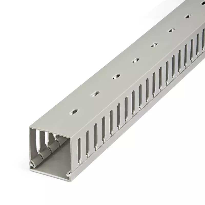 StarTech.com Tampa de canal de gestão de cabos aberta, 2 polegadas (50 mm) L x 2 polegadas (50 mm) A – 2 m de comprimento – ranhuras de 8 mm, ocultação de cabos de rede/canal de parede em PVC, máx. 80 cabos, listado UL