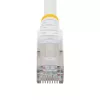 StarTech.com Cabo Ethernet CAT6a de 7,5m – Branco – Low Smoke Zero Halogen (LSZH) – Cabo de rede patch S/FTP 10GbE 500MHz 100W PoE++ RJ-45 snagless com alívio de tensão