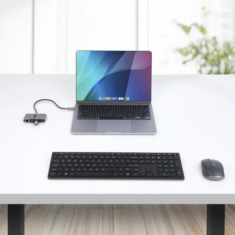 StarTech.com Hub USB-C de 3 portas com Ethernet - 3x USB-A - Ethernet Gigabit - USB 3.0 5Gbps - alimentado por bus - cabo host USB Type-C de 1ft/30cm - GbE - hub USB-C para USB-A portátil