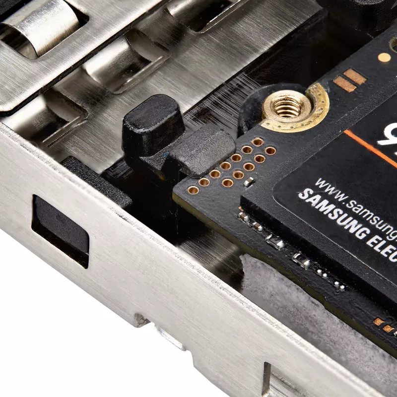 Baía de troca StarTech.com Dual-Bay M.2 NVMe SSD para PCIe x8; bifurcação necessária; instalação sem ferramentas, backplane PCIe com duas baías de disco hot-swap
