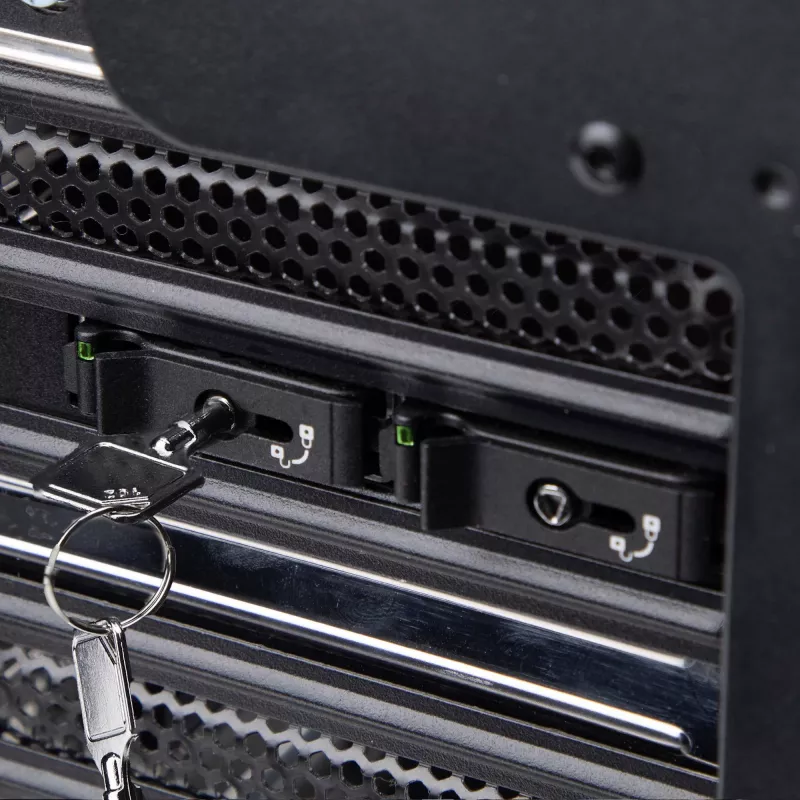 Baía de troca StarTech.com Dual-Bay M.2 NVMe SSD para PCIe x8; bifurcação necessária; instalação sem ferramentas, backplane PCIe com duas baías de disco hot-swap