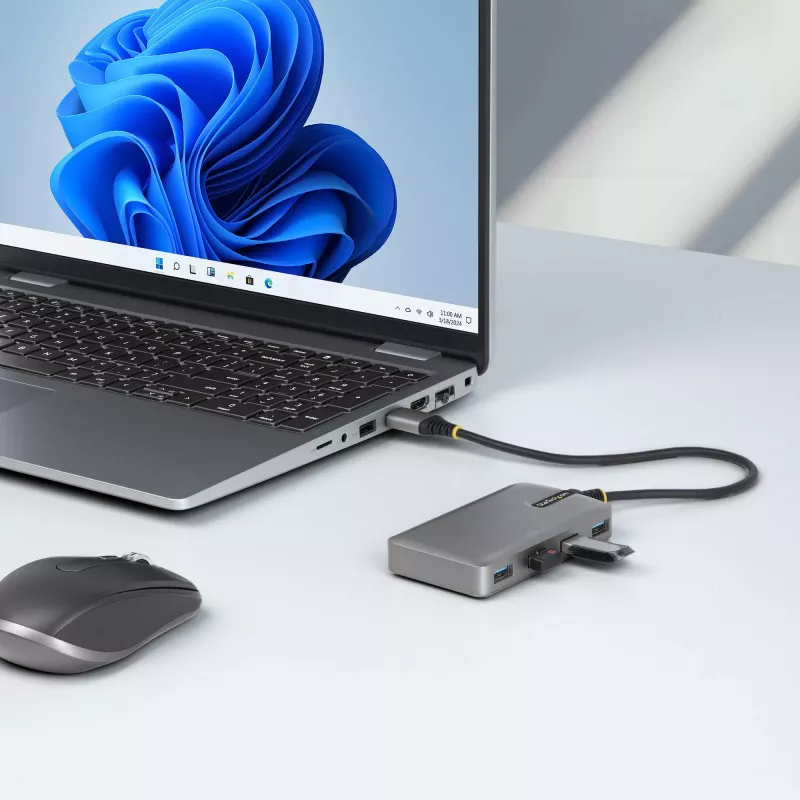 Hub USB-A StarTech.com 4 portas, 5 Gbit/s, alimentado pelo bus, hub USB-A para 4x USB-A com entrada de alimentação auxiliar USB-C, cabo host de 30 cm, hub USB portátil para desktop/portátil