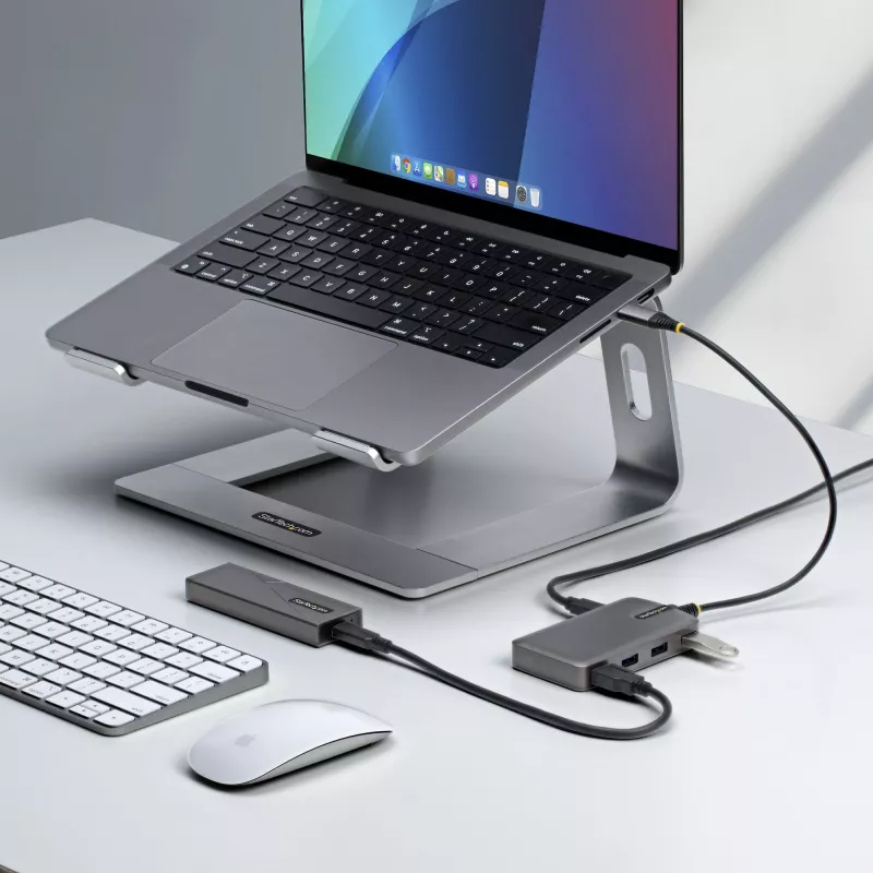 Hub USB-C StarTech.com 4 portas, 5 Gbit/s, alimentado pelo bus, hub USB-C para 4x USB-A com entrada de alimentação auxiliar USB-C, cabo host de 1ft/30cm, hub USB portátil para desktop/portátil