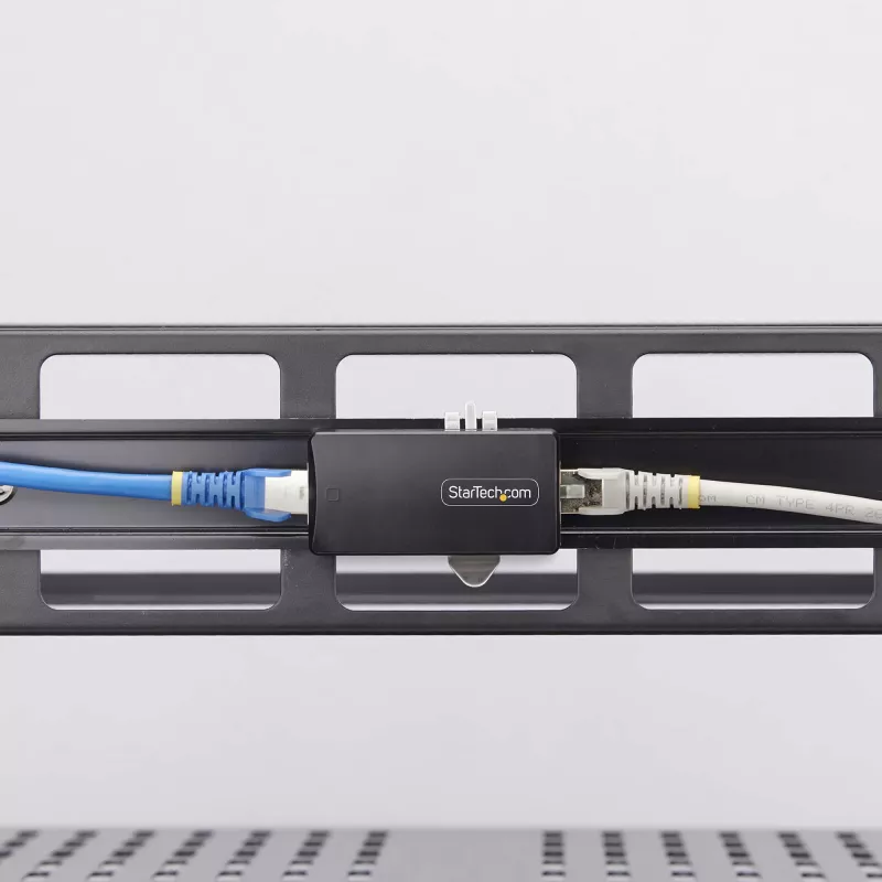 Isolador de rede StarTech.com 1 porta Gigabit, acoplador Ethernet RJ45 inline compacto com isolamento galvânico de 4kV, IP40, montagem em calha DIN possível, conforme TAA