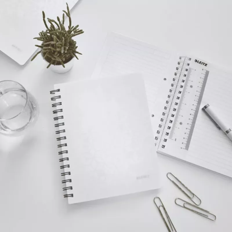 Leitz Caderno WOW A5 pautado, Encadernação em espiral com capa PP, Monocromático, Branco, A5, 80 folhas, 80 g/m², Papel pautado