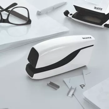 Leitz Agrafador a pilhas NeXXt WOW 5566, 10 folhas, Mecanismo de carga frontal, 1 cm, Plástico, Branco, Pilha
