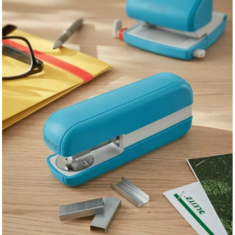 Leitz Cosy agrafador 30 folhas, 30 folhas, azul, agrafamento standard, 26/6, metal, plástico, 80 g/m²