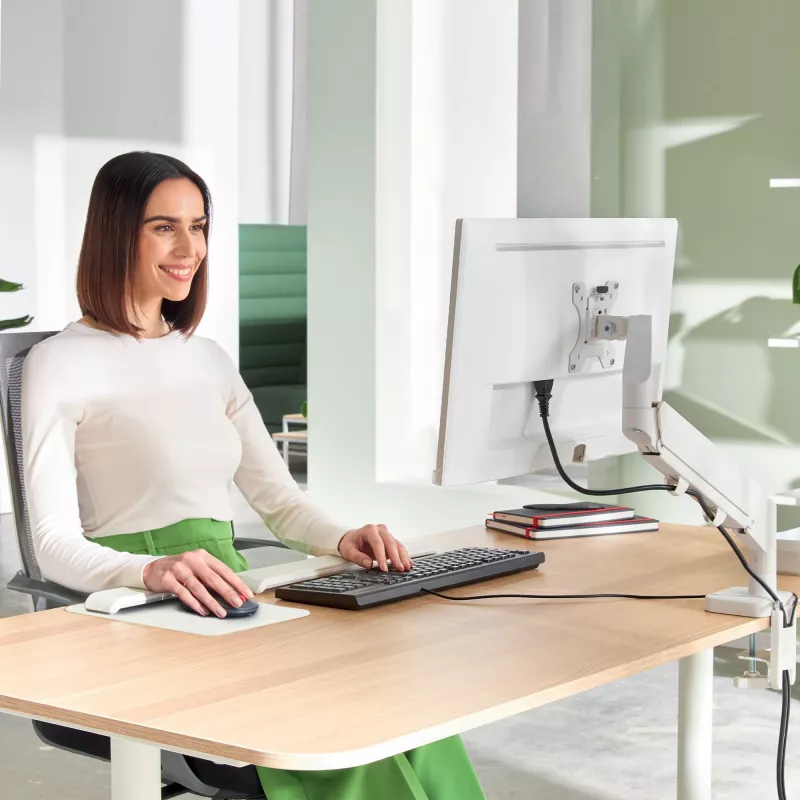 Leitz Ergo Braço de monitor único poupa-espaço, morsa/passagem de mesa, 9 kg, 43,2 cm (17