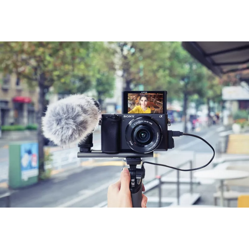 Sony α 6400 + SEL18135 MILC 24,2 MP CMOS 6000 x 4000 píxeis preto
