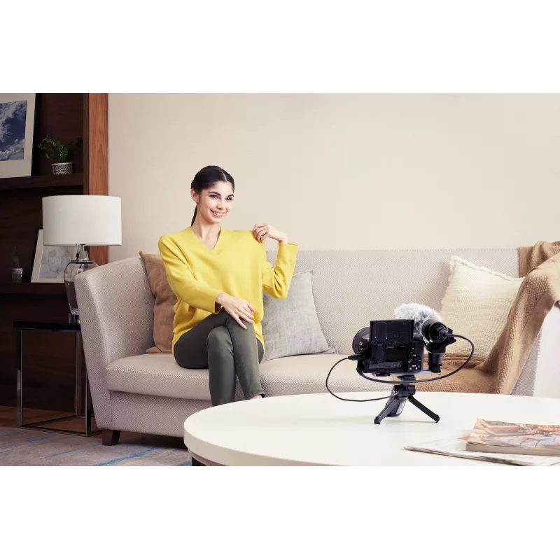 Sony α 6400 + SEL18135 MILC 24,2 MP CMOS 6000 x 4000 píxeis preto