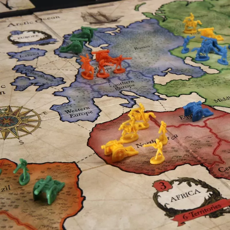 Jogo de tabuleiro Hasbro Gaming Risk Guerra idade recomendada 10 anos