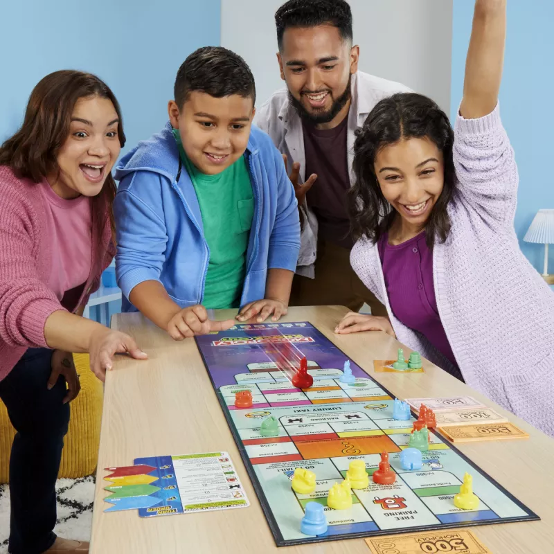 Monopoly Knockout jogo de família, jogos de tabuleiro rápidos para idade 8+, 2–8 jogadores, 20 min.