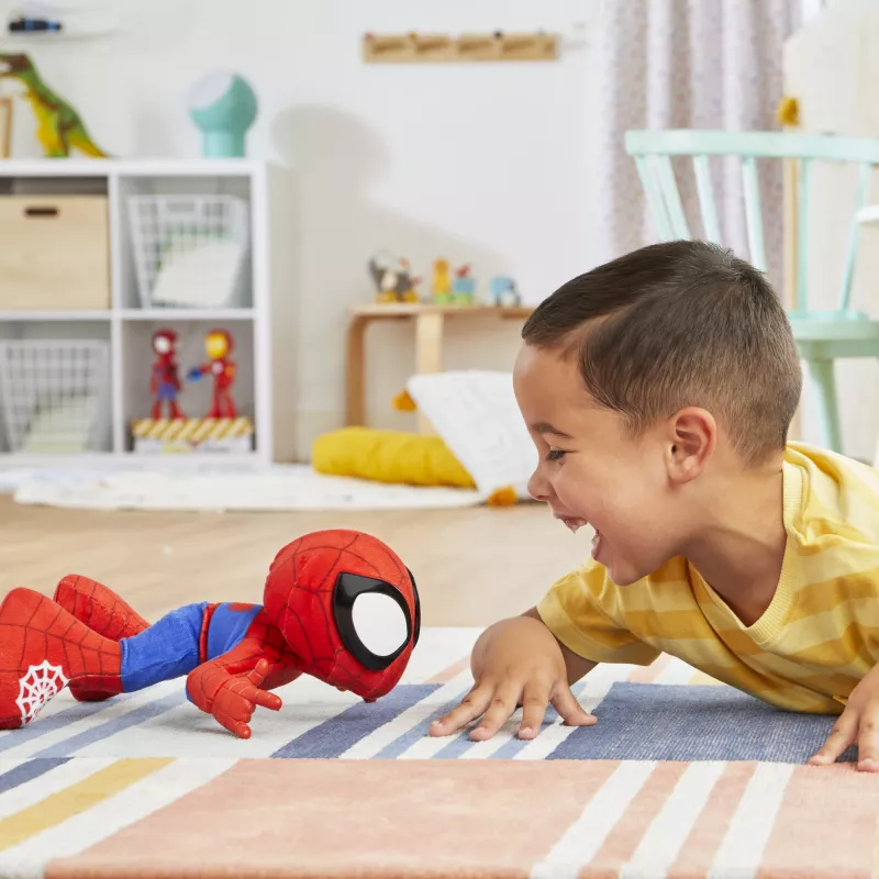 Marvel Spidey and His Amazing Friends Dance 'N Crawl Spidey, peluche interativo com música e sons