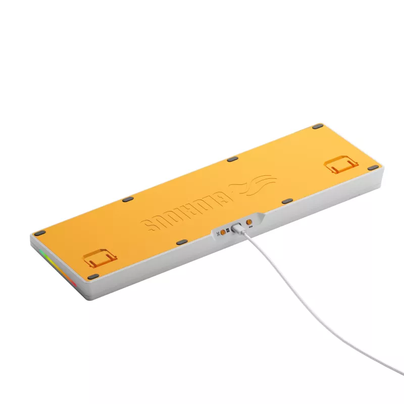 Glorious Gaming GMMK 3 HE 100% Prebuilt com fios branco - FR, com fios, USB, mecânico, AZERTY, RGB LED, branco