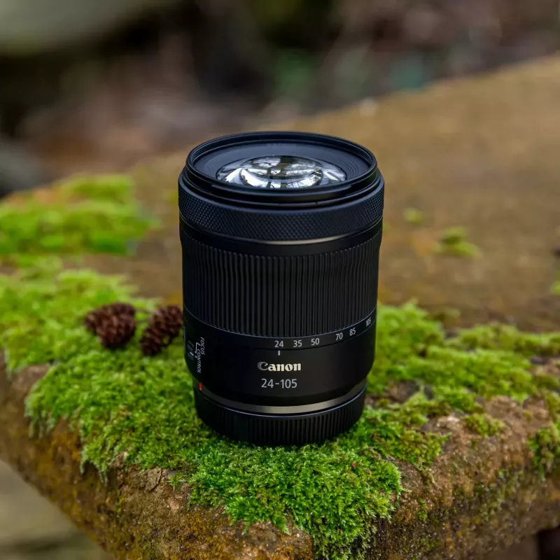 Canon EOS R8 + RF 24-105mm F4-7.1 IS STM MILC 24,2 MP CMOS 6000 x 4000 píxeis preto