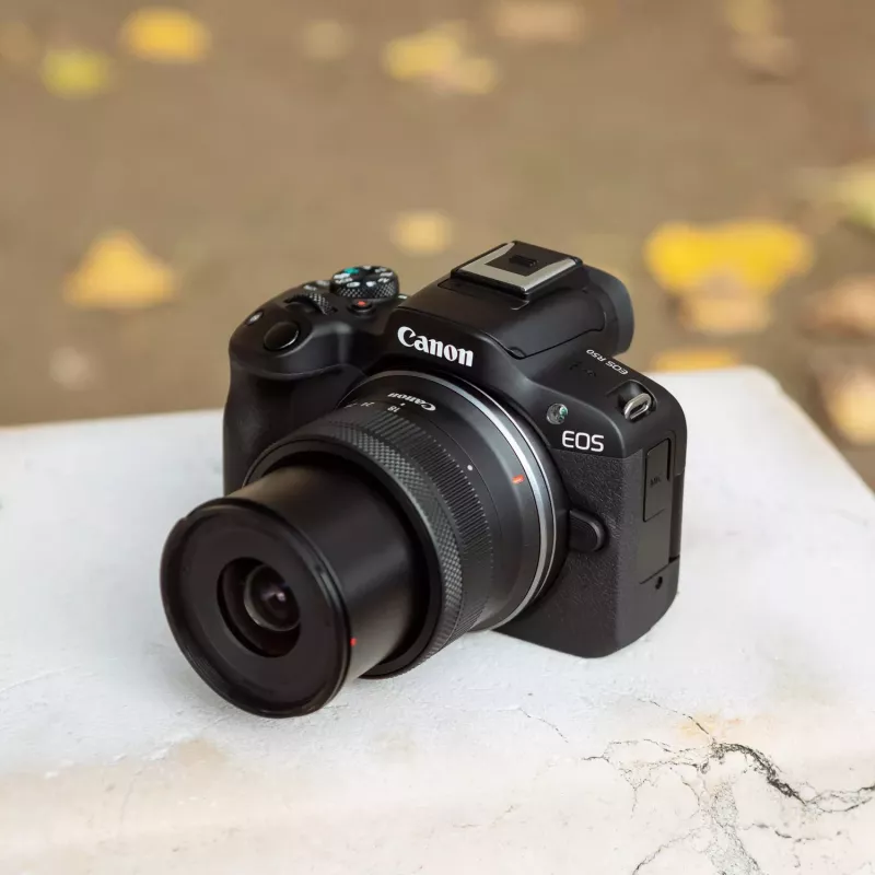 Canon EOS R50 kit de câmara mirrorless com objetivas RF-S 18-45mm e RF 75-300mm