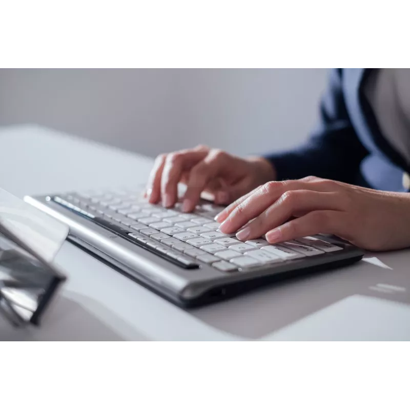 BakkerElkhuizen S-board 840 BE Azerty, Tenkeyless (80–87 %), com fio, USB, interruptores de tesoura, AZERTY, cinzento-claro, branco