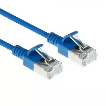 Cabo de patch slimline ACT azul 1,5 m LSZH U/FTP CAT6A para centro de dados com proteção das patilhas e fichas RJ45