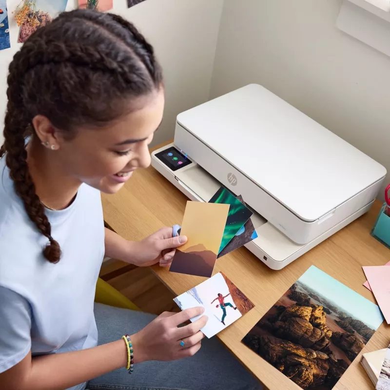 Impressora multifunções HP ENVY 6120e com impressão a cores por jato de tinta térmico