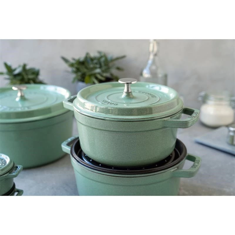 Panela de ferro fundido redonda Staub 5,2 L, menta – La Cocotte 26 cm