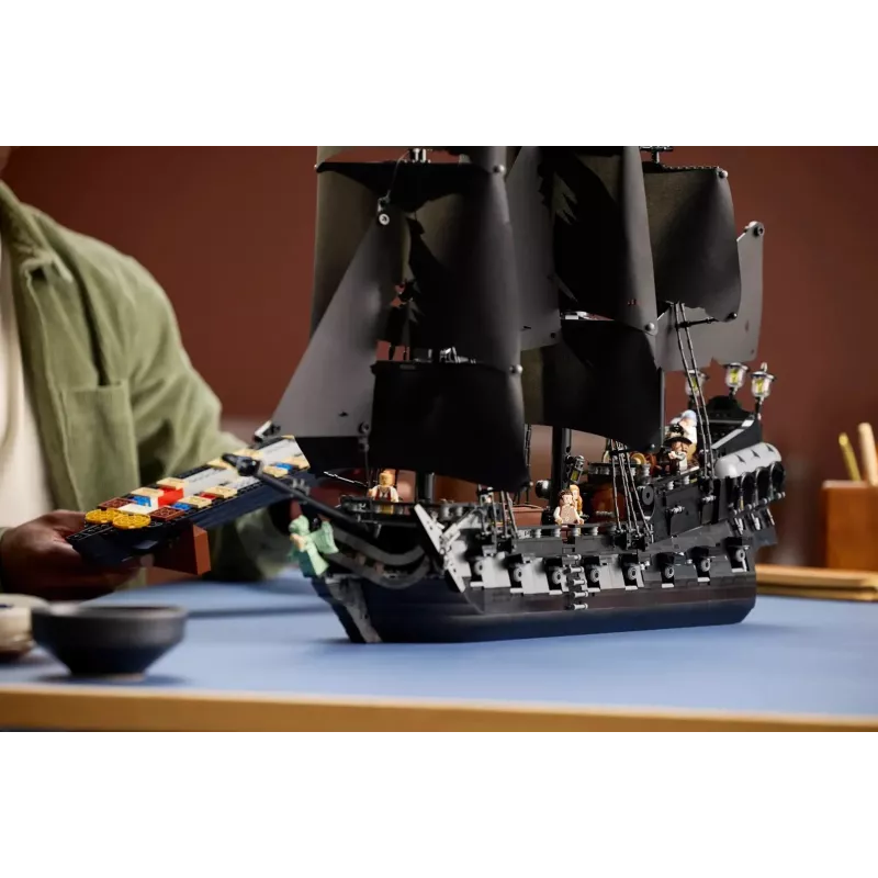 LEGO ICONS 10365 Navio pirata do Capitão Jack Sparrow