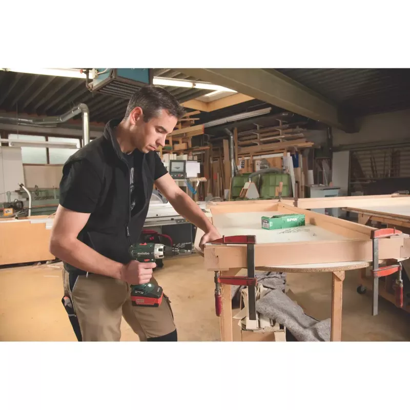Berbequim com punho de pistola Metabo BS 18 LT