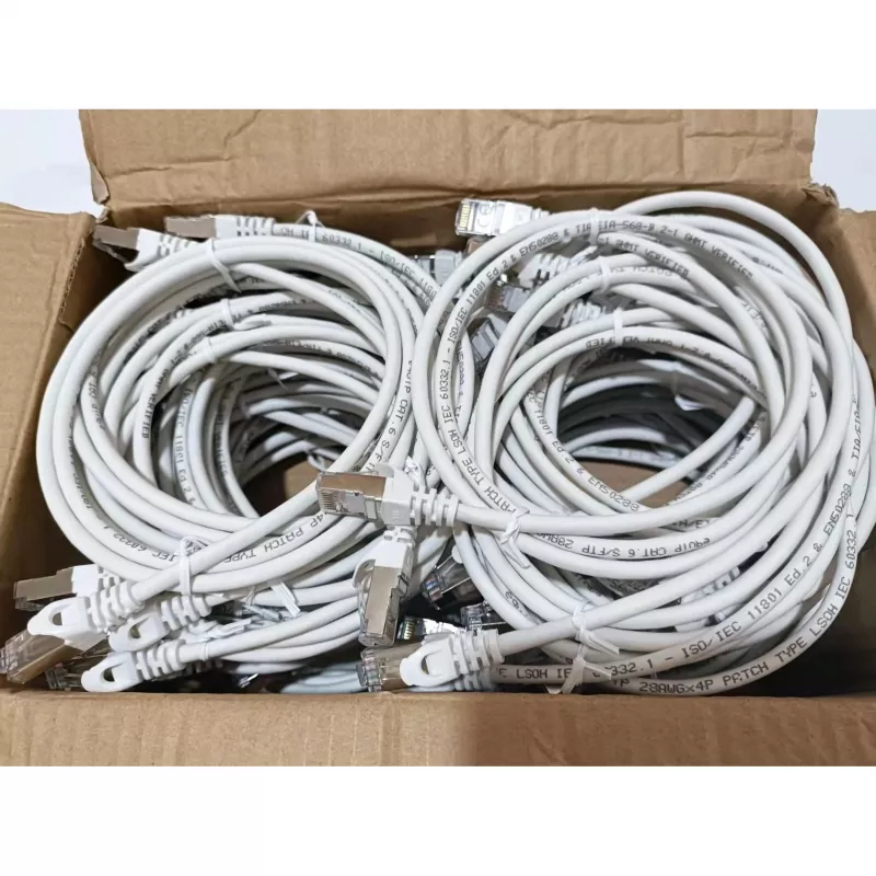 Equip 635510 Conjunto de cabos de patch Cat.6 S/FTP LSZH, RJ-45, 1 m, branco, 40 unidades
