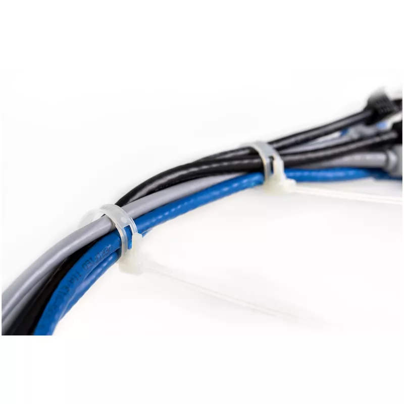 StarTech.com abraçadeiras de cabos reutilizáveis de 25 cm – 7 mm de largura, 65 mm de diâmetro de feixe, 22 kg de resistência à tração, abraçadeiras de nylon reutilizáveis, interior/exterior, 94V-2/UL listado, pack de 100 – branco