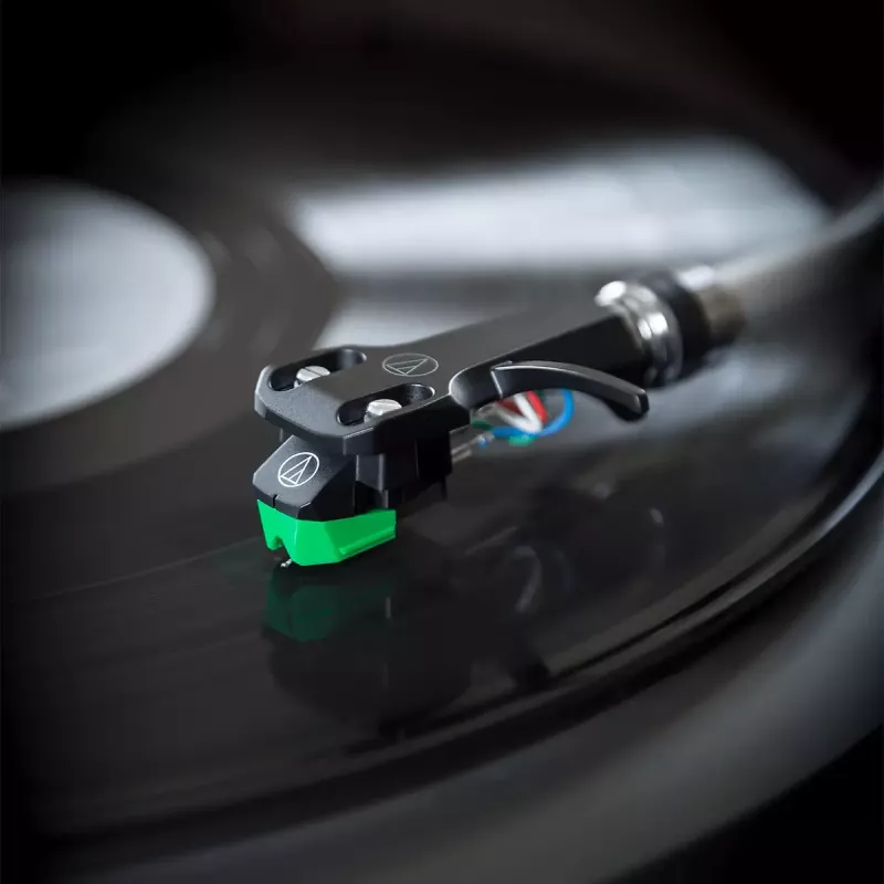 Cápsula Audio-Technica AT-VM95E/H com concha AT-HS6BK pré-montada (preto/verde)