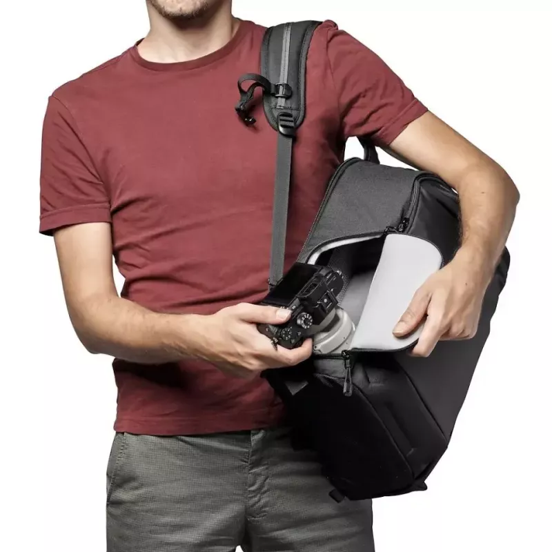 Mochila Lowepro Flipside Backpack 300 AW III preta 13 inch