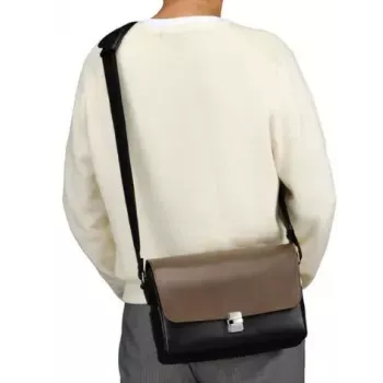 Bolsa de ombro para câmaras Olympus CBG-11 PR da OLYMPUS — preto e castanho, modelo V613014NW000