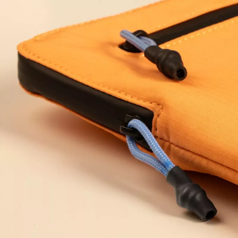Capa de proteção Native Union Ultralight Sleeve 35,6 cm 14 polegadas laranja