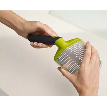 Ralador de mão Joseph Joseph Twist Grip verde