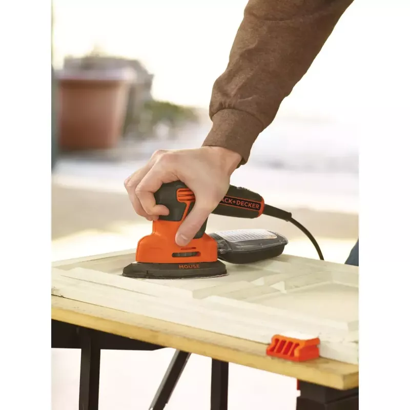 Lixadeira orbital portátil Black & Decker KA2000-QS