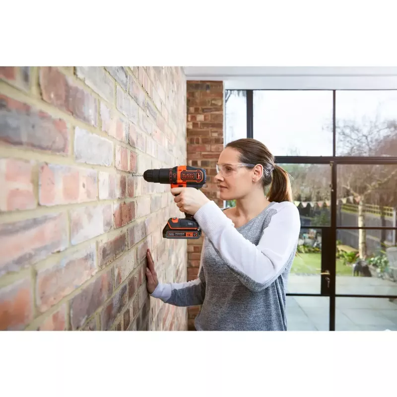 Berbequim aparafusador Black & Decker BDCHD18K-QW 1400 min⁻¹, 1,5 Ah, preto, laranja