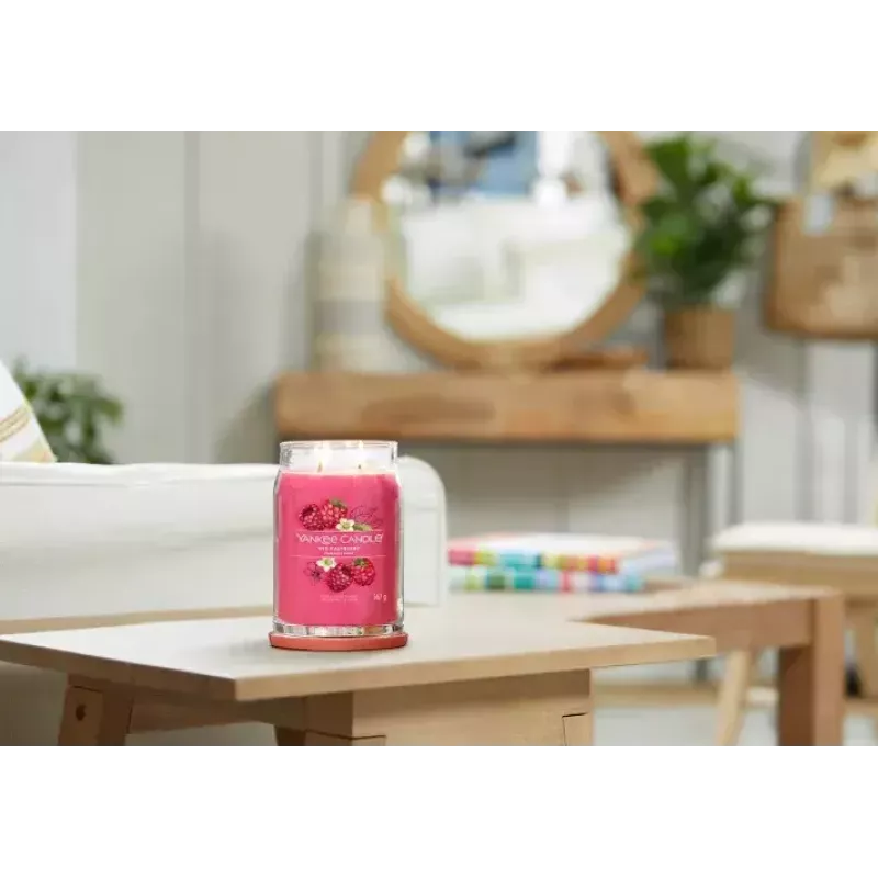 Vela Yankee Candle Cylinder Raspberry Crimson — altura 157 mm, diâmetro 93 mm, peso 567 g, 1 unid.