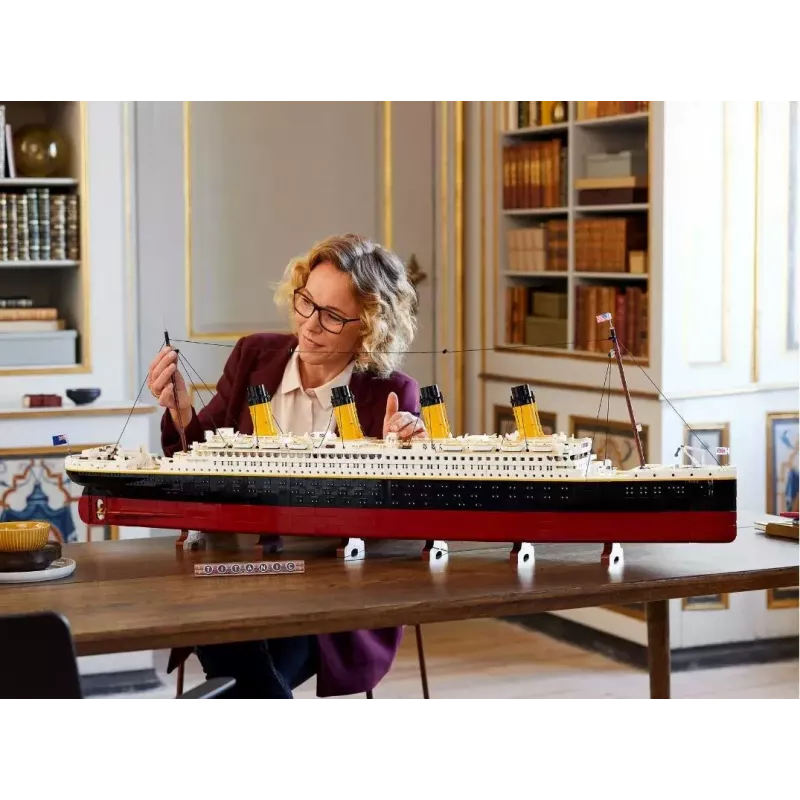 Conjunto de construção LEGO ICONS 10294 réplica do Titanic — 9.090 peças, 18+