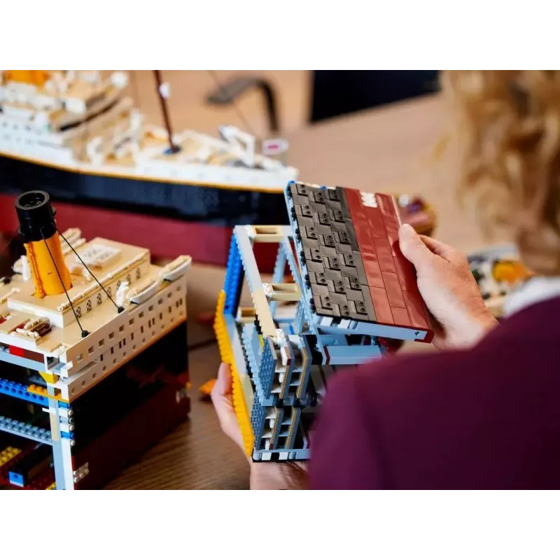 Conjunto de construção LEGO ICONS 10294 réplica do Titanic — 9.090 peças, 18+