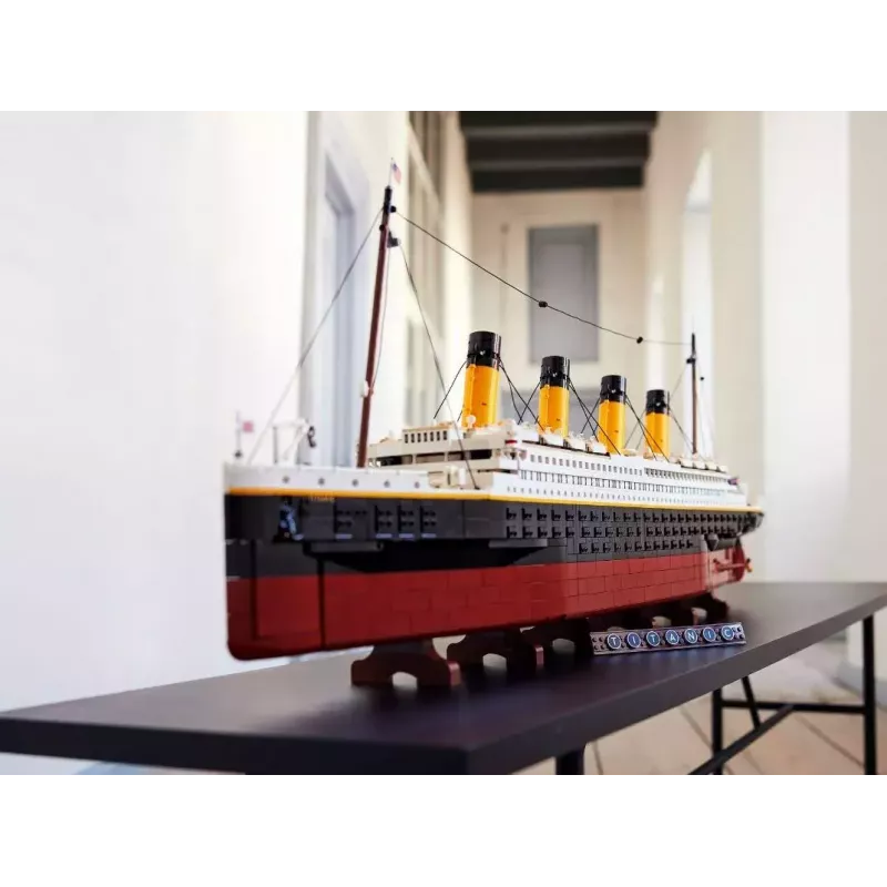 Conjunto de construção LEGO ICONS 10294 réplica do Titanic — 9.090 peças, 18+