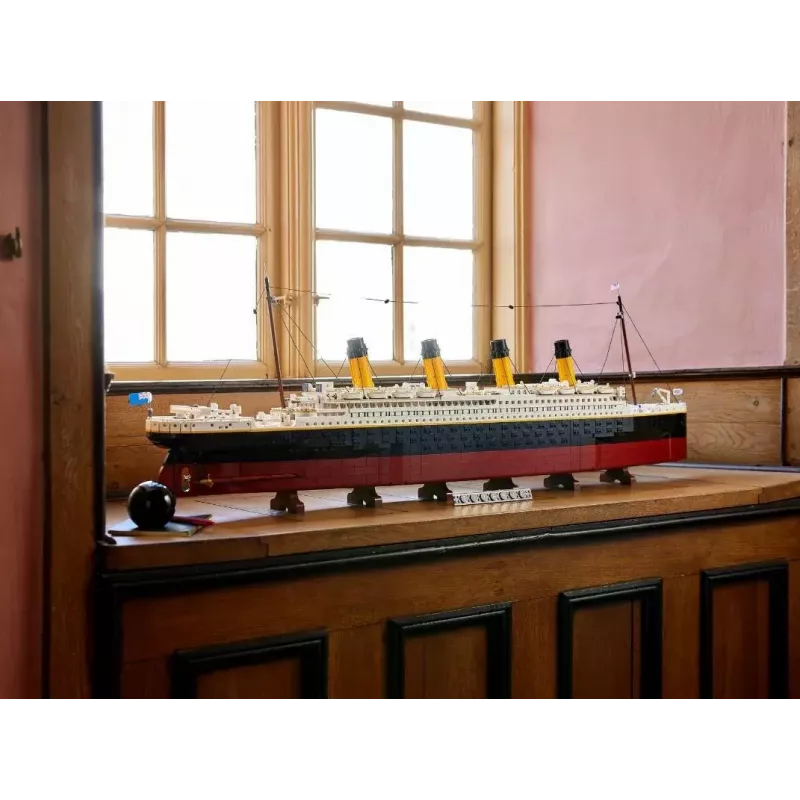 Conjunto de construção LEGO ICONS 10294 réplica do Titanic — 9.090 peças, 18+