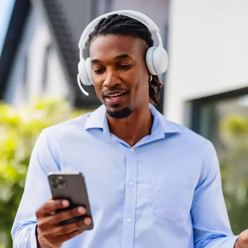 Headset Logitech Zone Wireless 2 ES — com fios e sem fios (Bluetooth), USB-C, supra-aural, cabo de 1,5 m, branco, 212 g