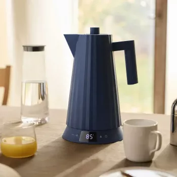 Chaleira elétrica Alessi Plissé 1,0 L 2200 W azul, resina termoplástica, base oculta, desligamento automático