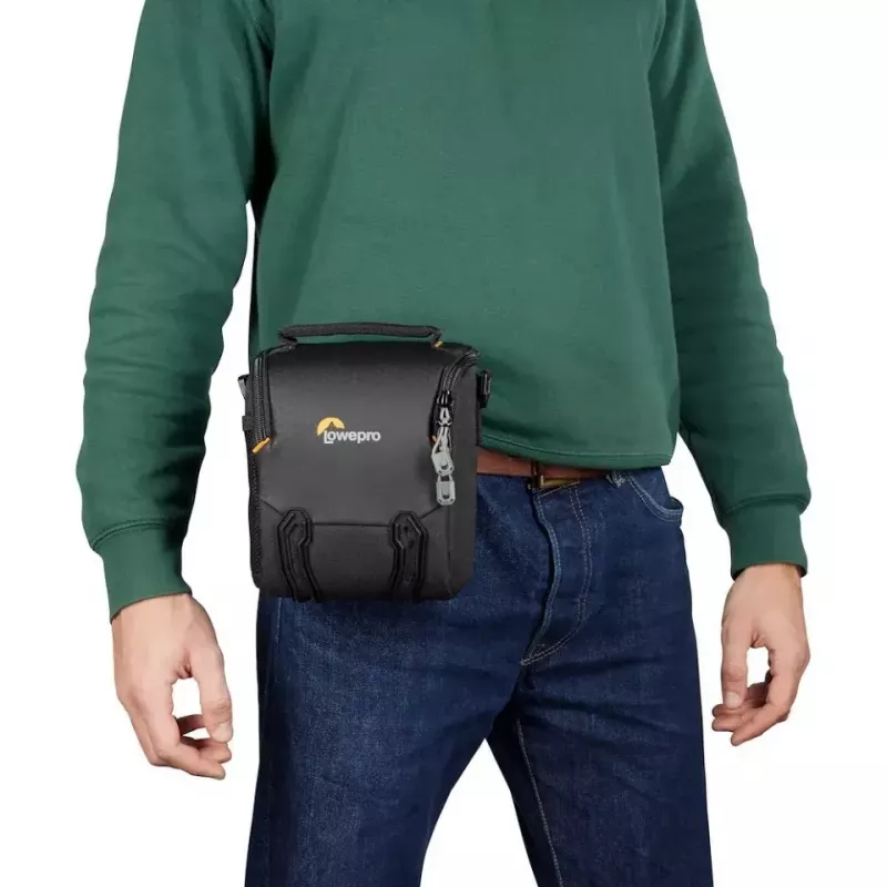 Bolsa de cintura Lowepro Adventura SH 120 III preta com alça de ombro