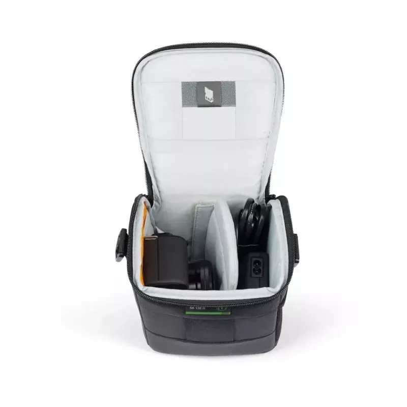 Bolsa de cintura Lowepro Adventura SH 120 III preta com alça de ombro