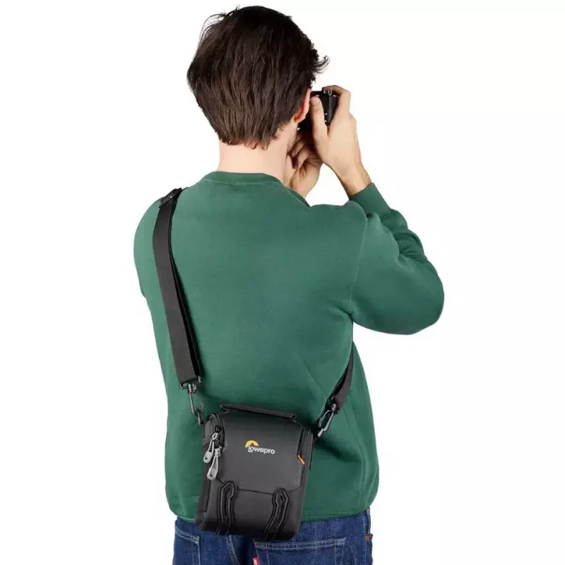 Bolsa de cintura Lowepro Adventura SH 120 III preta com alça de ombro