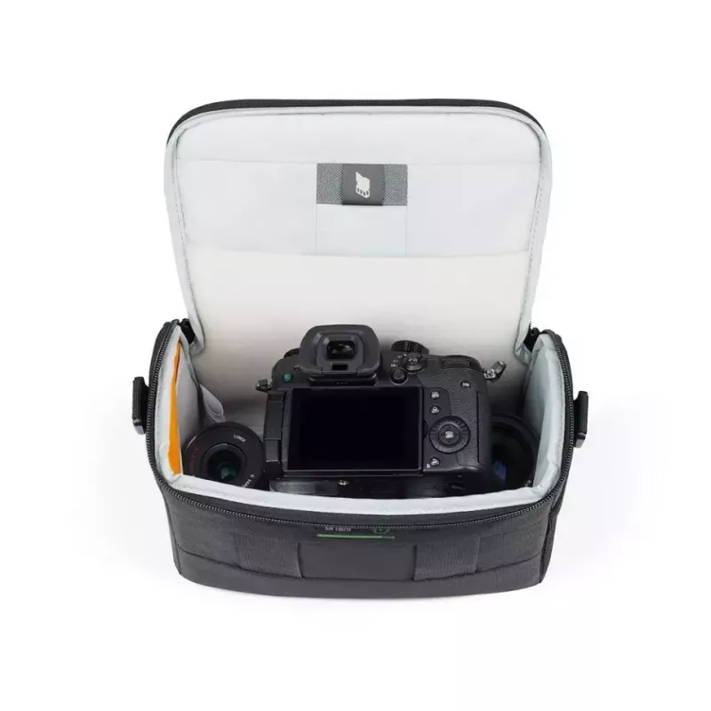 Bolsa de cintura Lowepro Adventura SH 160 III preta com alça de ombro