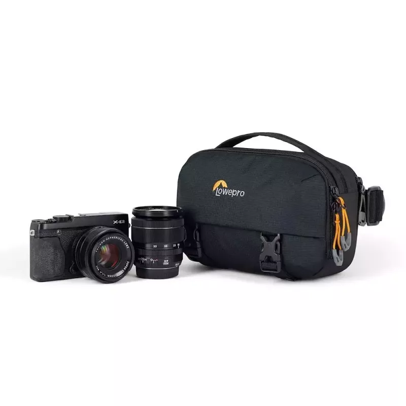 Bolsa sling Lowepro Trekker Lite HP 100 preta com alça de ombro