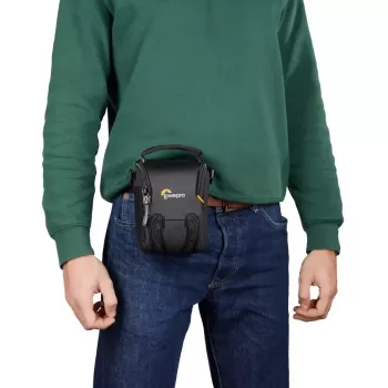 Bolsa de cintura Lowepro Adventura SH 115 III preta com alça de ombro