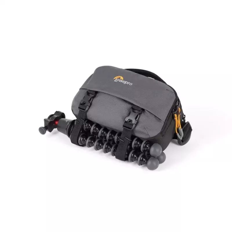 Bolsa sling Lowepro LP37467-PWW cinzenta com alça de ombro